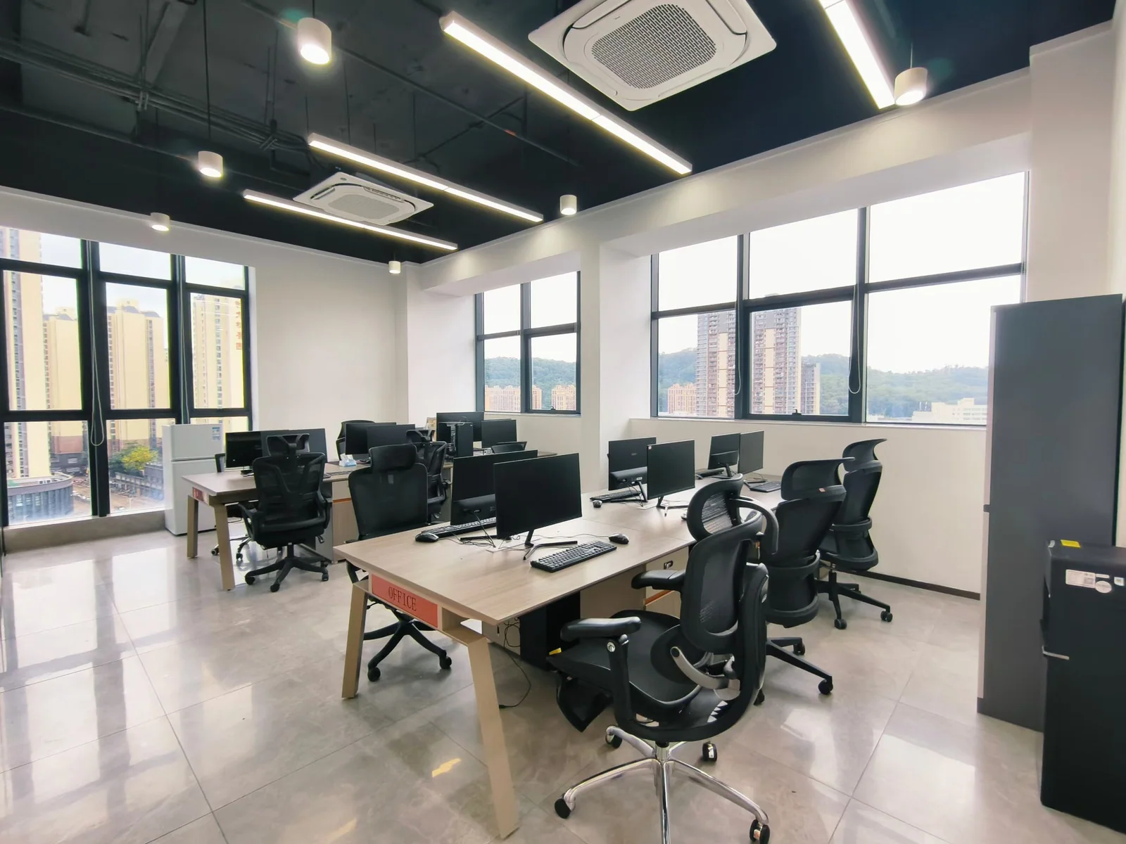介明电子科技深圳办公空间