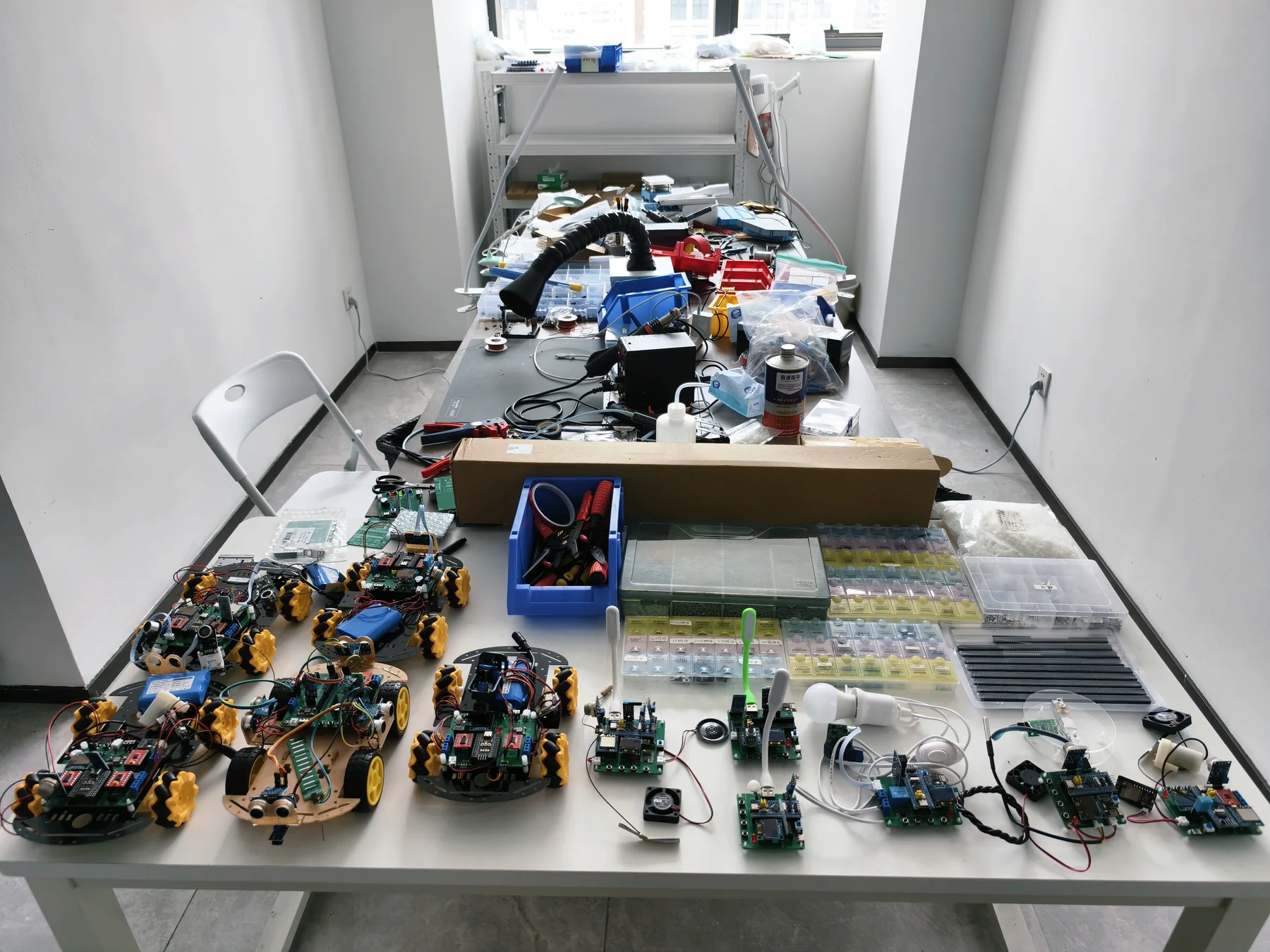 介明电子科技研发与焊接工作台